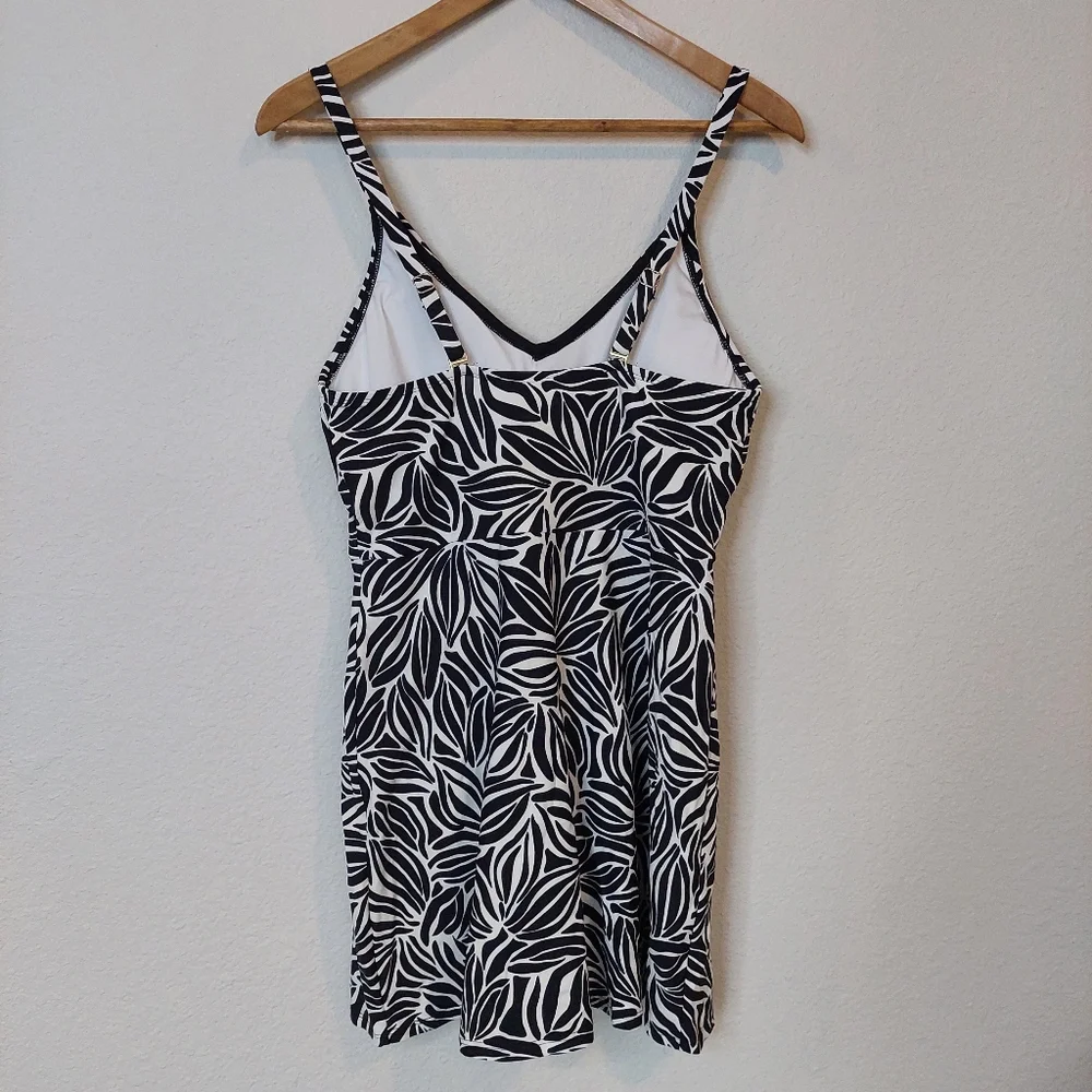 Land’s End‎ Ladies One Piece Swim Dress Size Medium